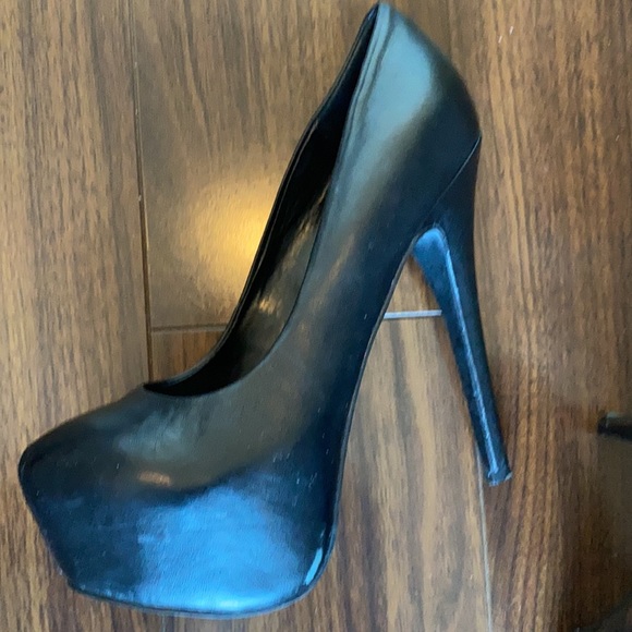 Used Black Steve Madden Dejavu heels 6.5 - Picture 4 of 4